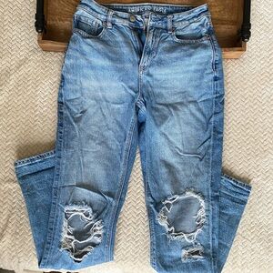 American Eagle - Strigid Ripped Mom Jean